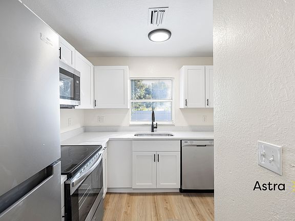 2nd image of 966-976 22nd Ave S #101