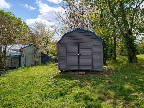3rd image of 233 E Gallatin St