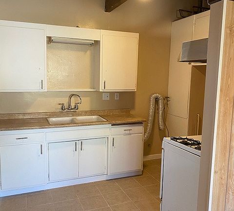 5th image of 421 S San Jose Ave