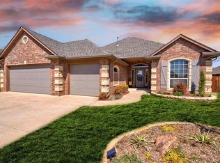 11205 SW 37th Ct, Mustang, OK 73064