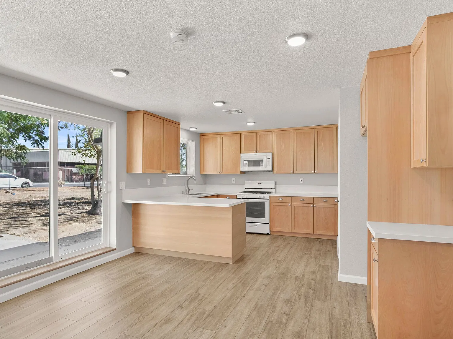 2 bed, 1066 sqft, $1,625 — Photo 4