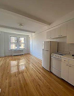 2nd image of 200 W 70th St APT 14