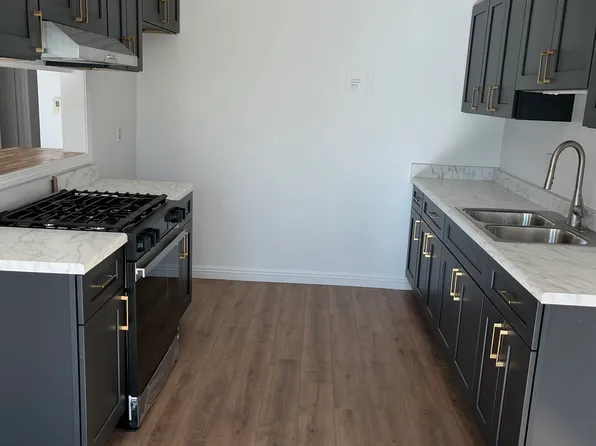 425 Ford Rd, Costa Mesa, CA 92627
