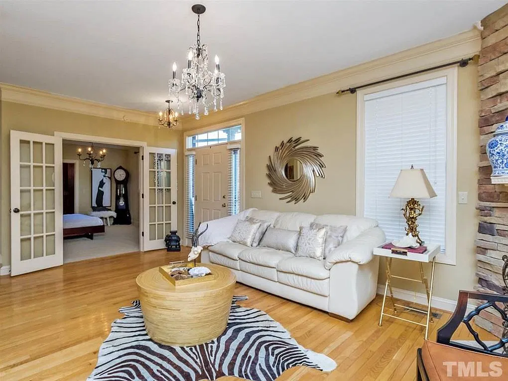 4 bed, 3.5 bath, 2427 sqft, $2,500 — Photo 3