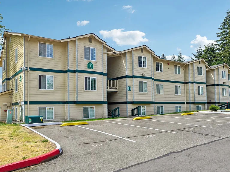 Sunset Highlands Apartments — Photo 56