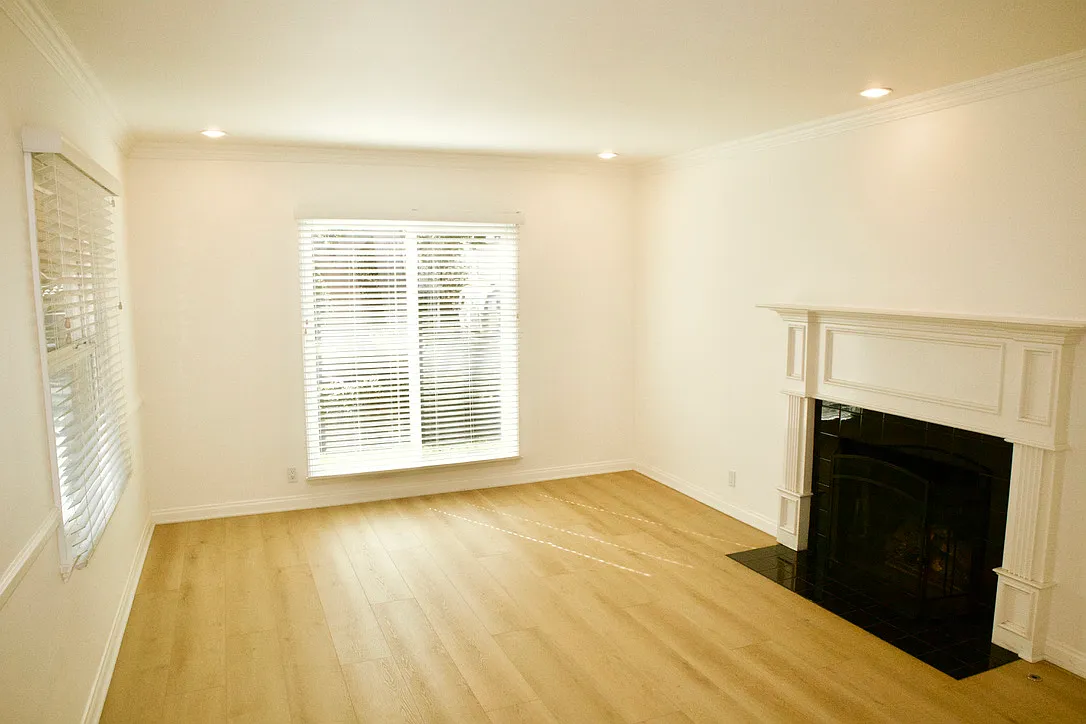 721 Ave A - . — Photo 2