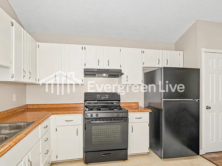 63 Oakridge West Dr — Photo 6