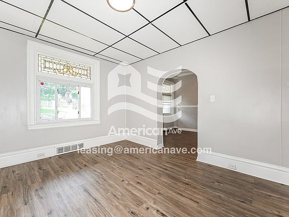 1342829_003_living_room_13921695.jpg