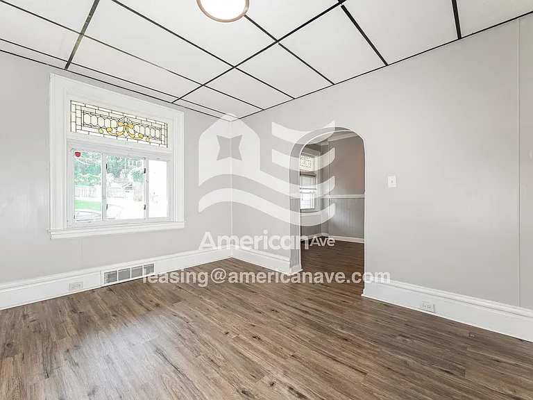 1342829_003_living_room_13921695.jpg
