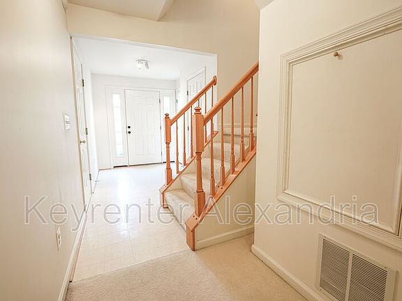 4th image of 5983 Edgehill Ct