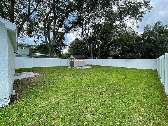 4th image of 2822 E Corrine St