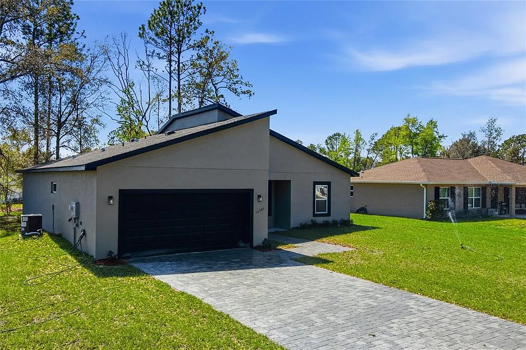 4 bed, 2.0 bath, 1833 sqft, $2,100 — Photo 2