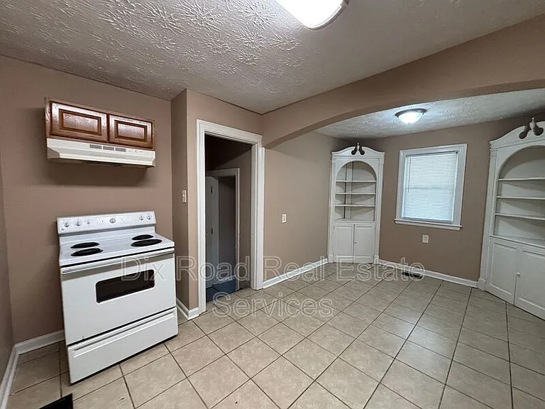 2827 Oxford Ave — Photo 11
