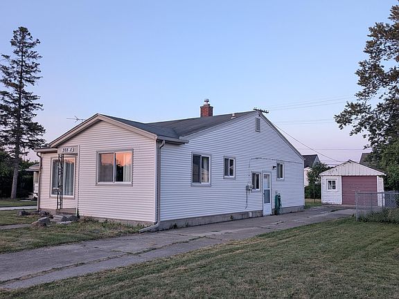 2nd image of 26840 Chippendale St