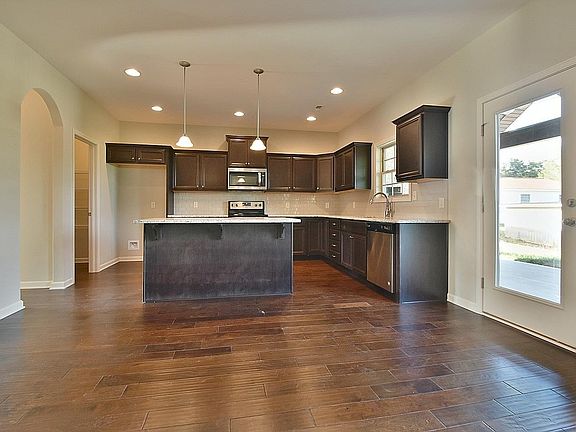 5th image of 17 Hamilton Farm Ln