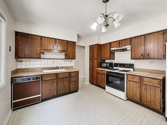 4th image of 4661 Brummel St