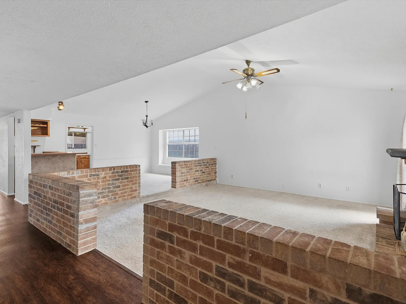 3 bed, 1963 sqft, $2,500 — Photo 4