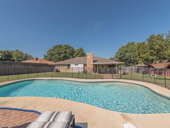 4th image of 404 Ida Bess Dr