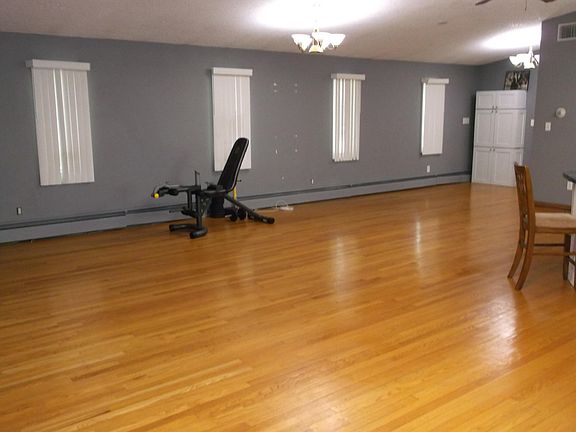 5th image of 704 N Oakwood St