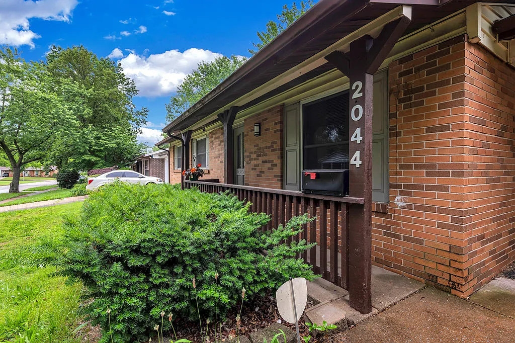 3 bed, 1189 sqft, $1,700 — Photo 1