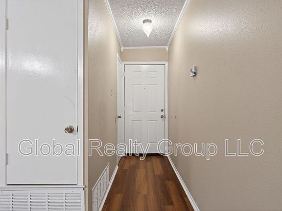 3rd image of 4834 Sorrento