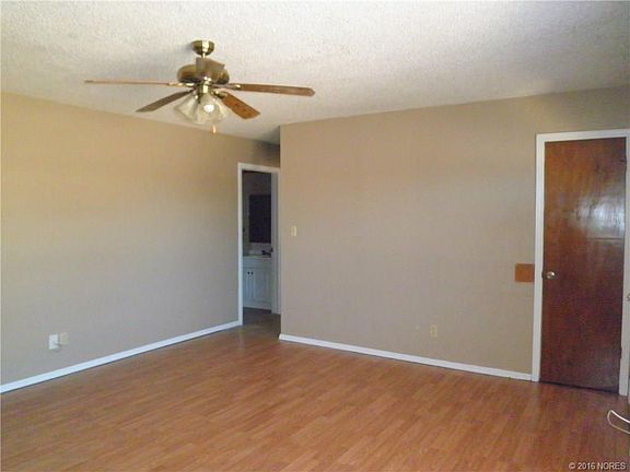 2nd image of 1006 E Jefferson Dr