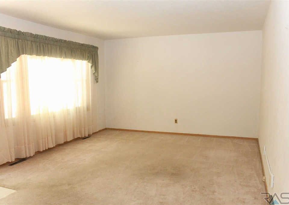 3700 S Holbrook Ave, Sioux Falls, SD 57106 Zillow