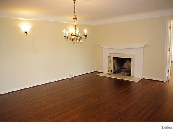 4th image of 3952 Oakland Dr