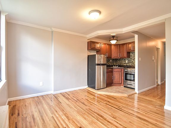 4th image of 164 W 141st St #5PP