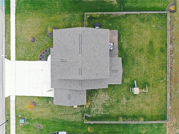3rd image of 140 Irongate Dr