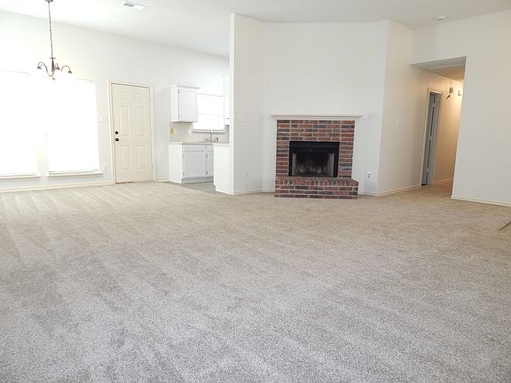 4th image of 1412 Wesley Dr