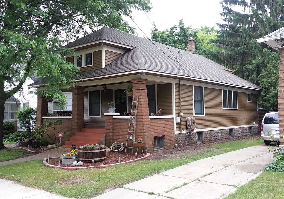 916 Myrtle front house pic