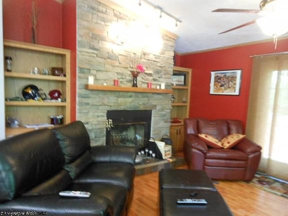 5th image of 6 Oakton Dr
