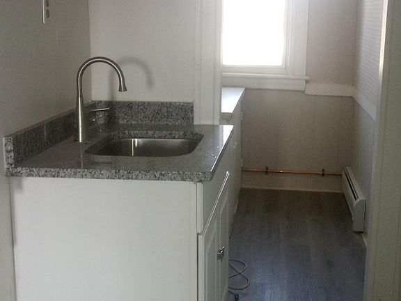 2nd image of 86 Thorniley St APT 3