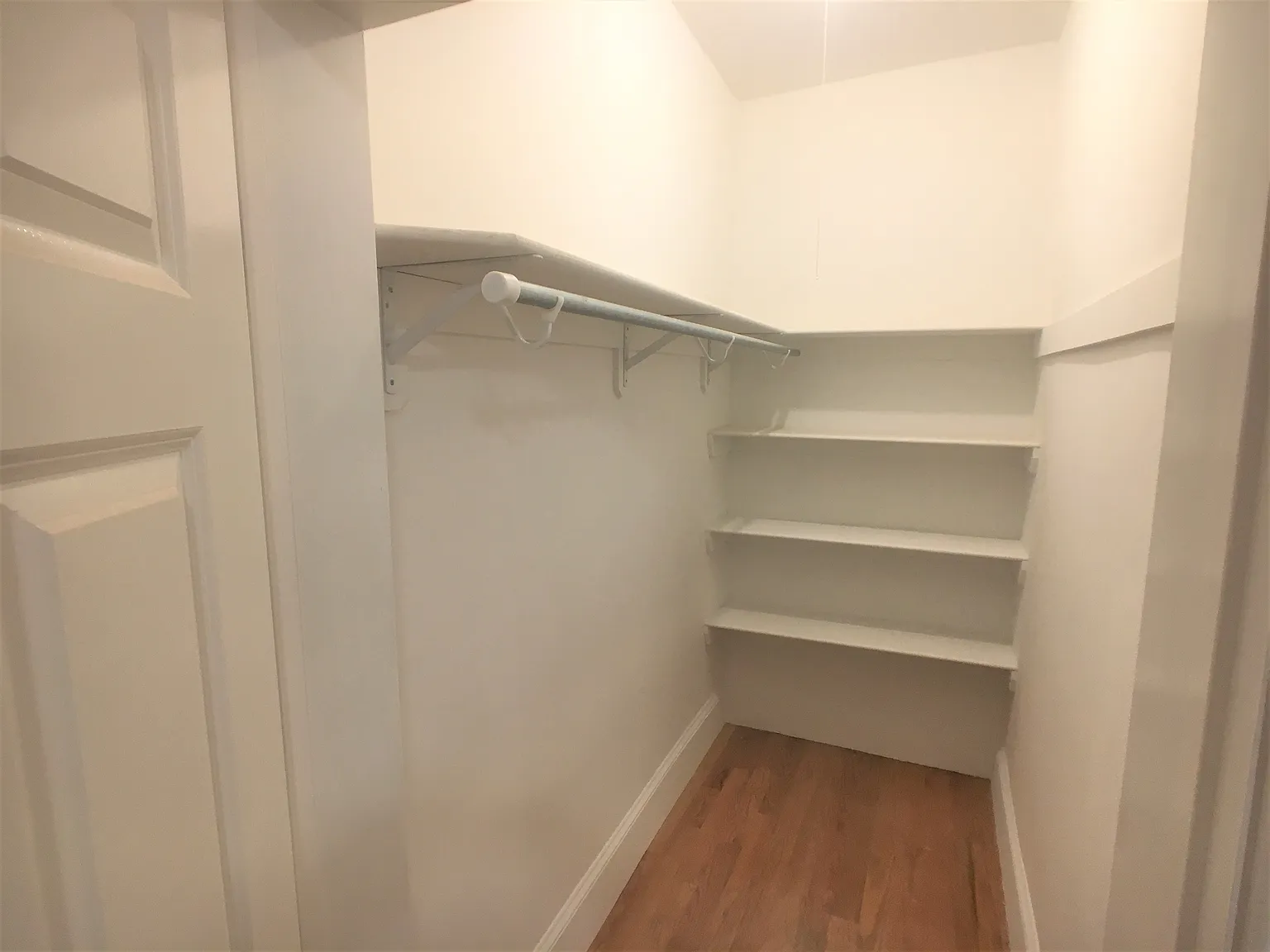 4 bed, 9999 sqft, $4,600 — Photo 4