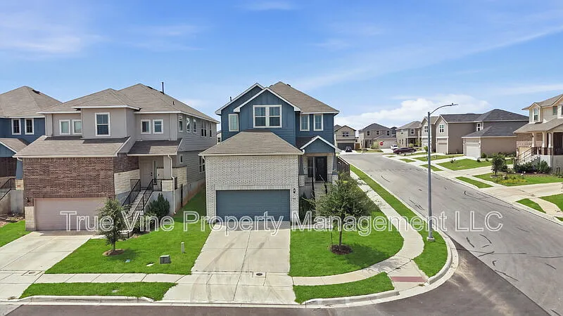 5 bed, 2.5 bath, 2093 sqft, $2,100 — Photo 3