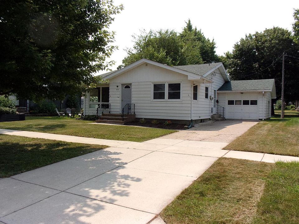 1st image of 218 E 2nd St