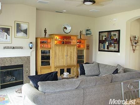 5th image of 46 Bluefeather Ct
