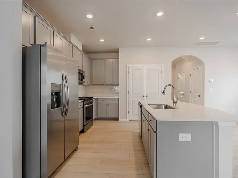 14 Loebner Ln — Photo 8