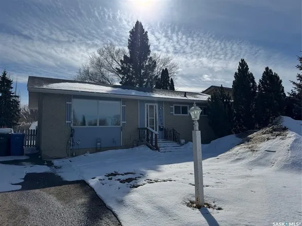 2150 101st Cres, North Battleford, SK S9A 1C3