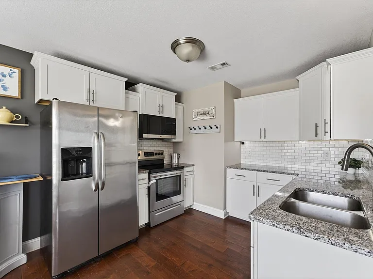 1044 Charles Thomas Dr — Photo 22