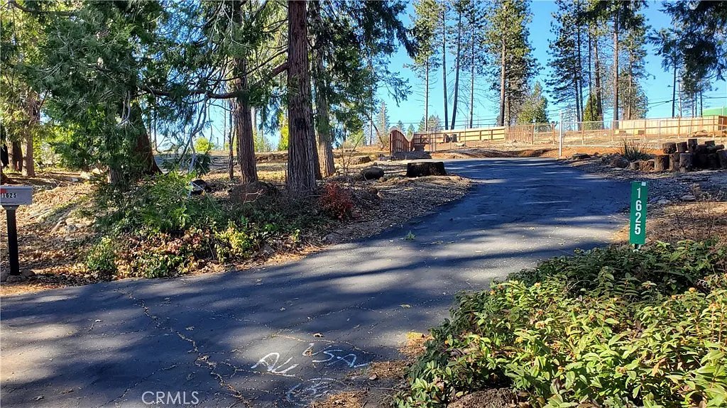 1625 Gate Ln photo 1