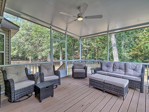 3rd image of 302 High Bluff Ln