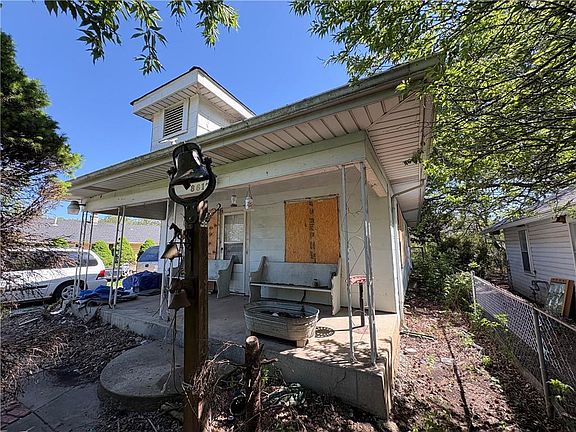 4th image of 8617 Thompson Ave