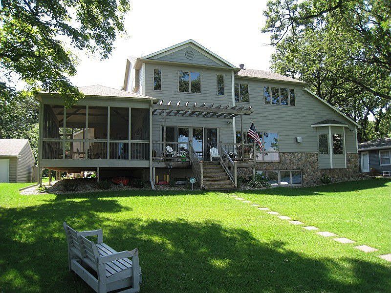 1st image of 2110 Lakeside Ave