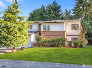 1621 N 201st Street, Shoreline, WA 98133