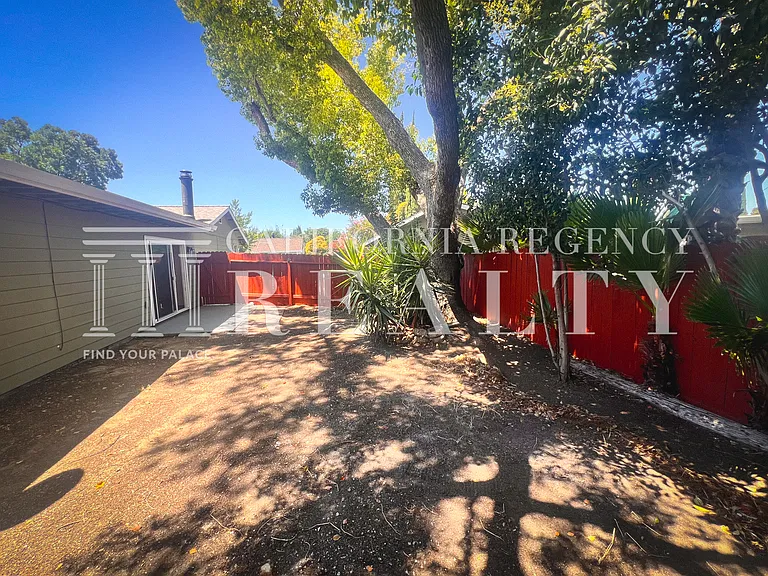 7047 Greenback Ln #A — Photo 20