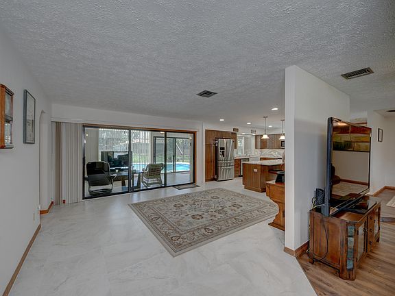 4th image of 1107 Kingswood Ln