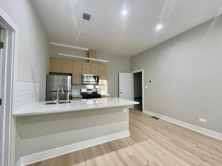 2158 W 21st St #3 — Photo 2