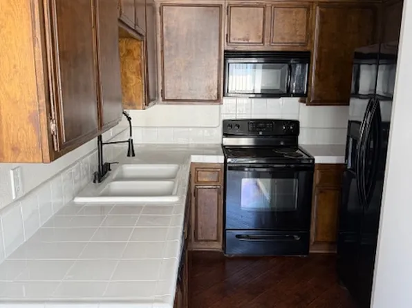 561 Spring Rd APT 44, Moorpark, CA 93021